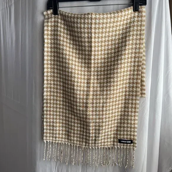 Lands’ End Women’s Tan & White Houndstooth Fringe Scarf Wrap Winter - Picture 2 of 4